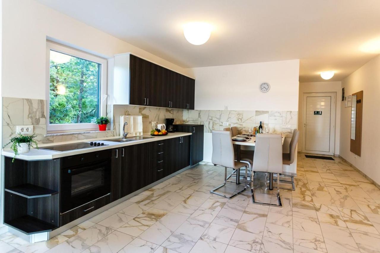 Apartments Adria Malinska Extérieur photo
